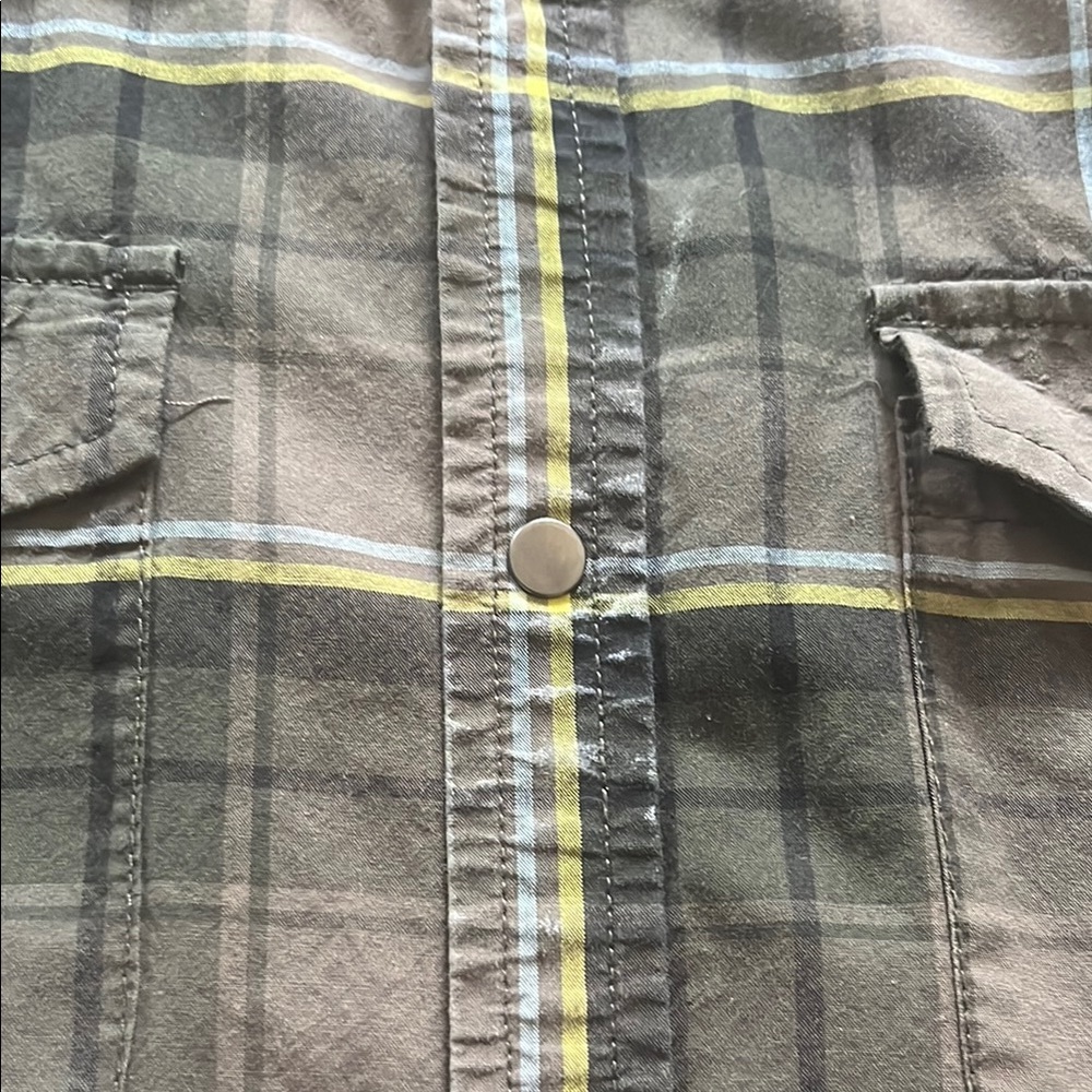 ๐ณ๏ธโ๐ Kenneth Cole Plaid Button-Up Shirt - Picture 9 of 9
